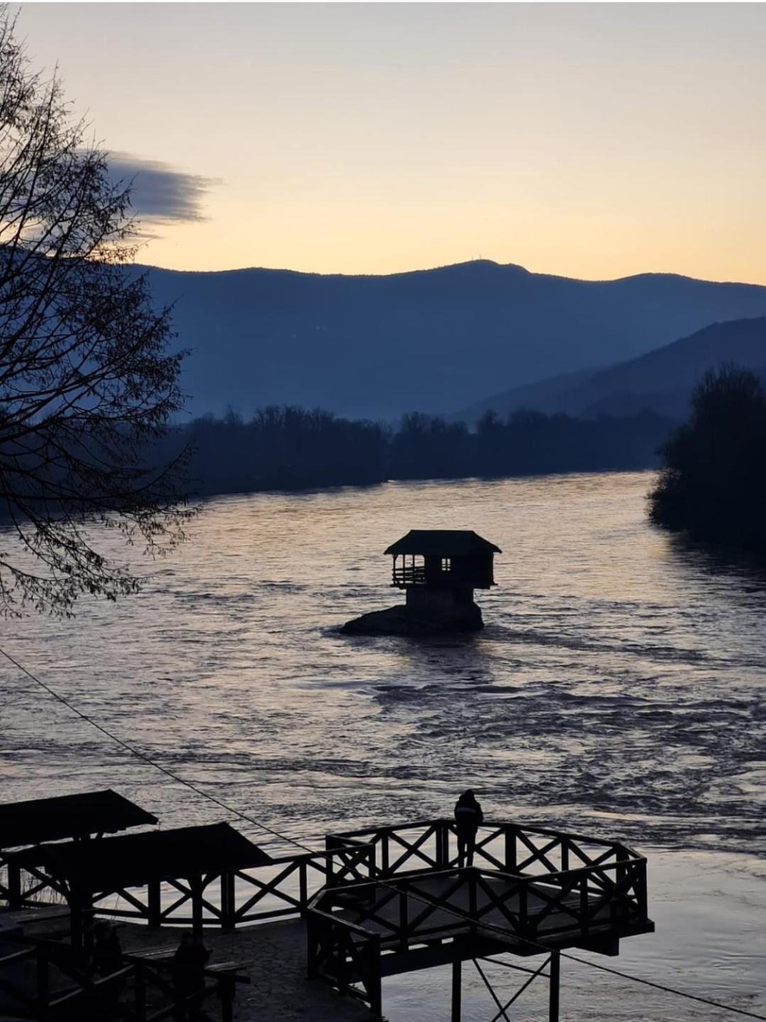 Brvnara Na Obali Reke Drine Villa Beserovina Kültér fotó